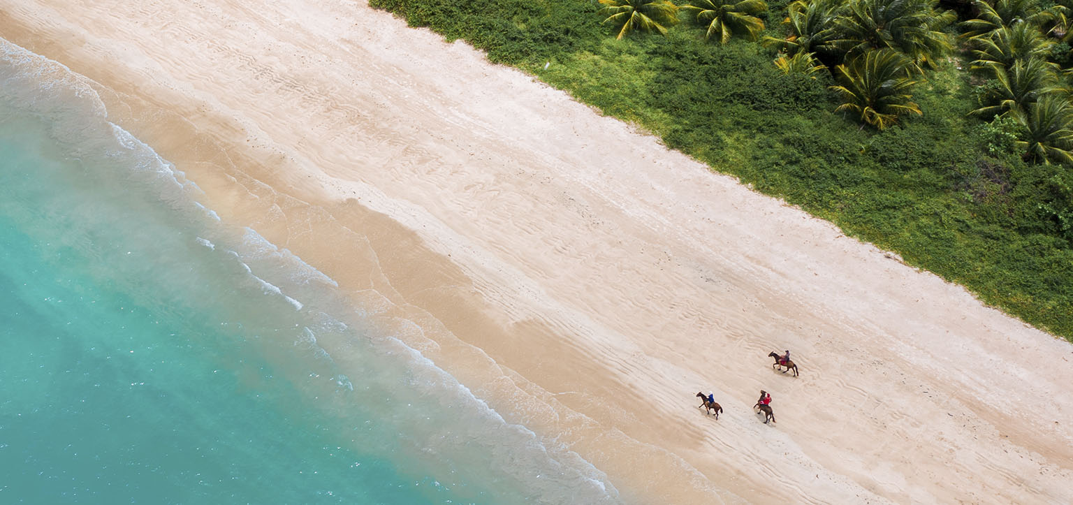 Mar cristalino da Praia do Patacho